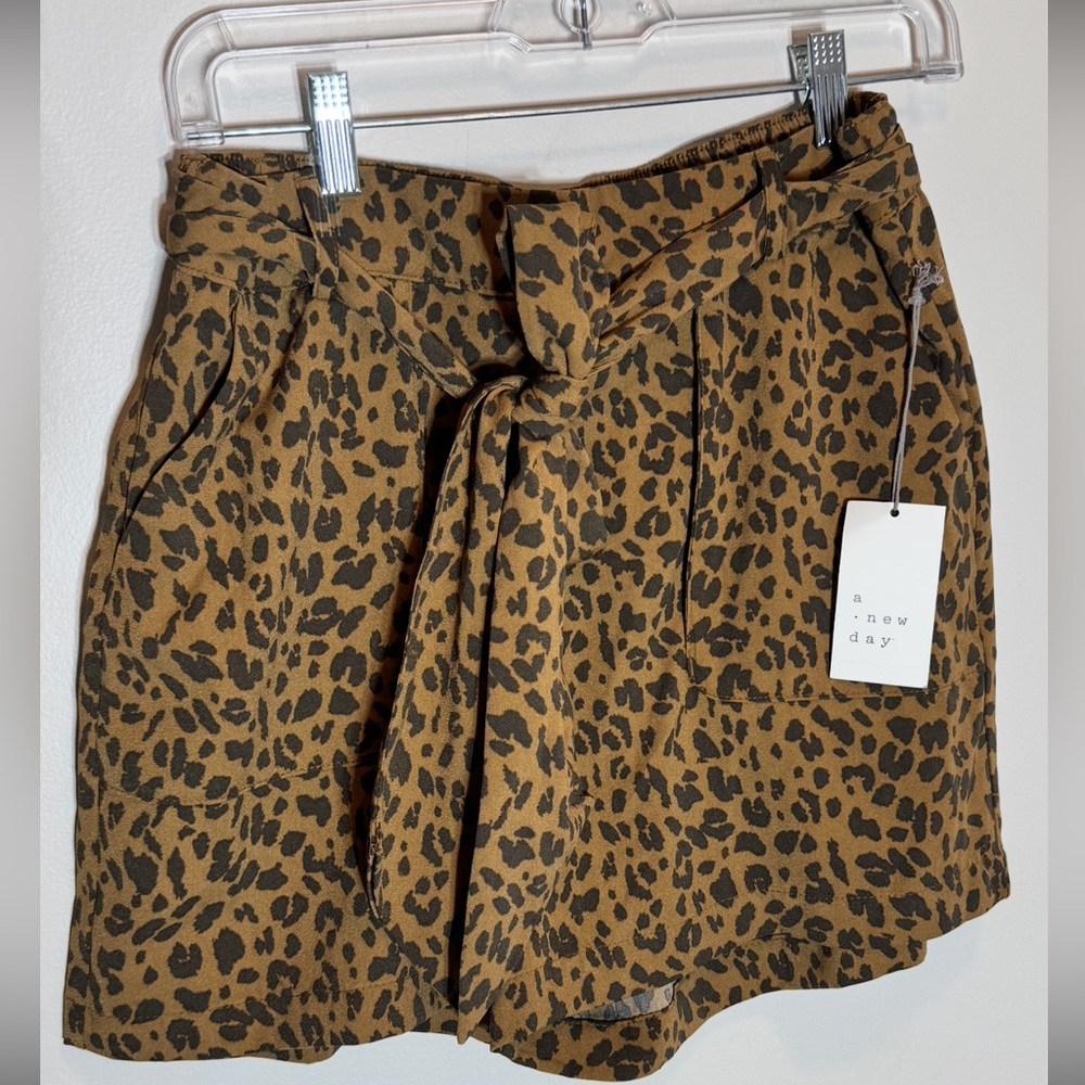 NWT Women’s A New Day Leopard Shorts size M  animal print cheetah  Flowy W Belt